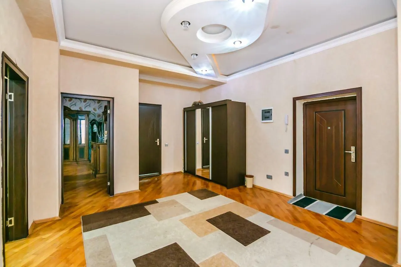 Apartment On Bolmart Μπακού