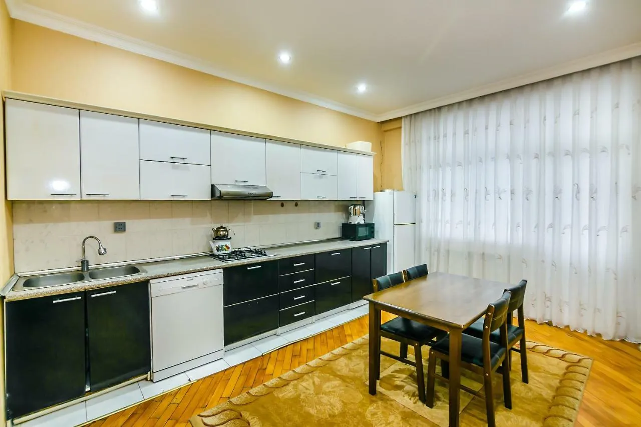 Apartment On Bolmart Μπακού